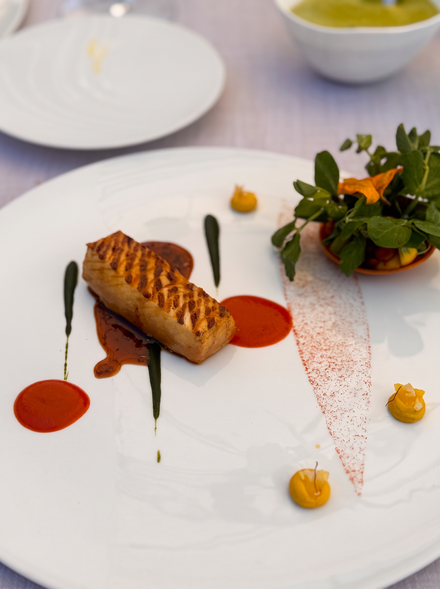 Gegrillter Fisch mit Paprika und Kräutern