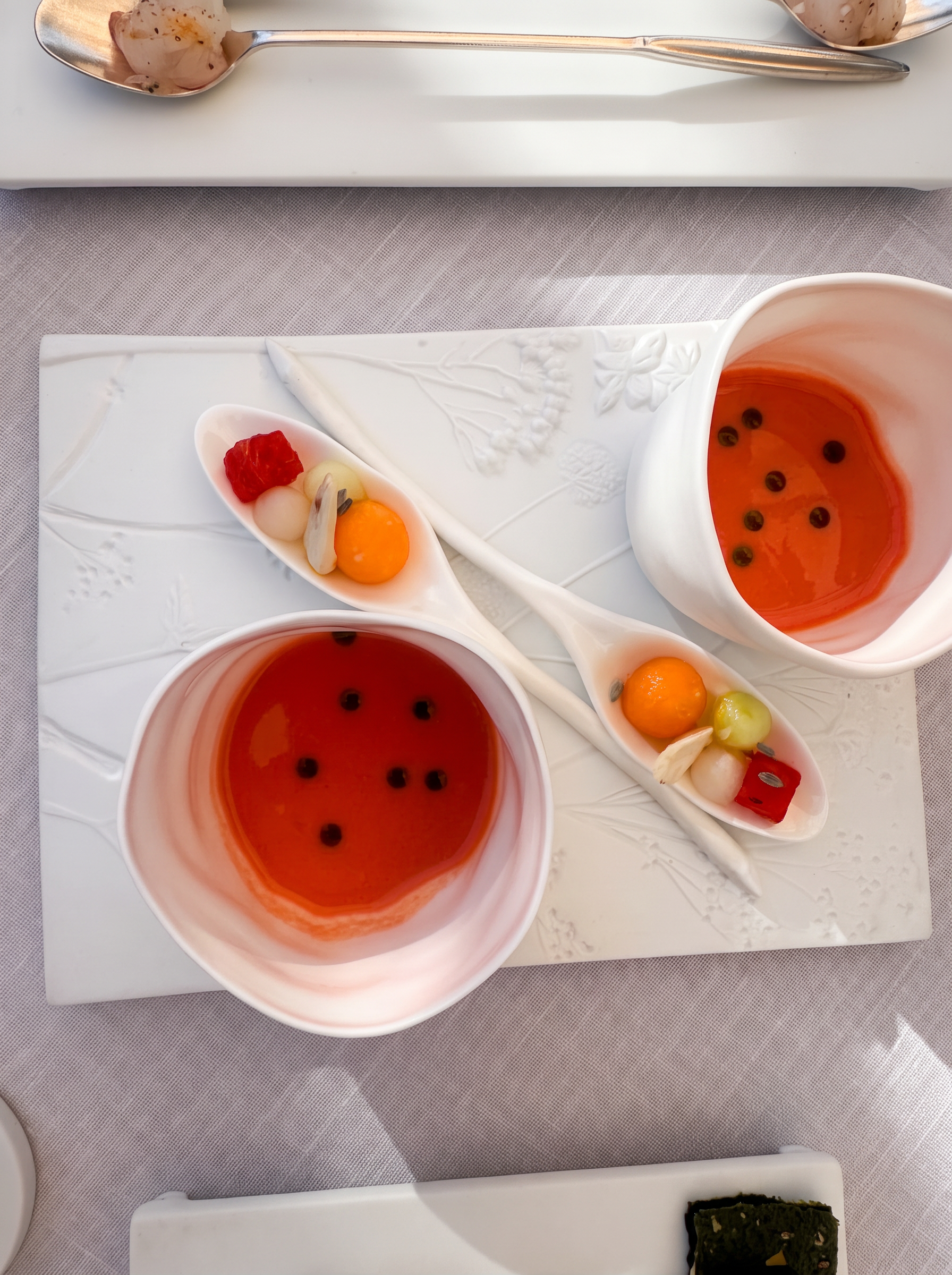 Gazpacho mit Melonenperlen